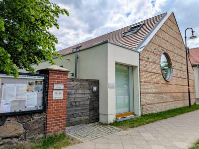 Außenansicht des Gemeindehauses Neuenhagen-Nord