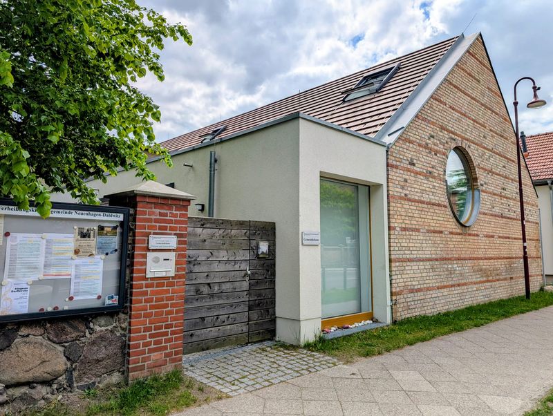 Außenansicht des Gemeindehauses Neuenhagen-Nord