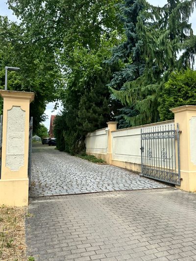 Einfahrt zum Historischen Hof