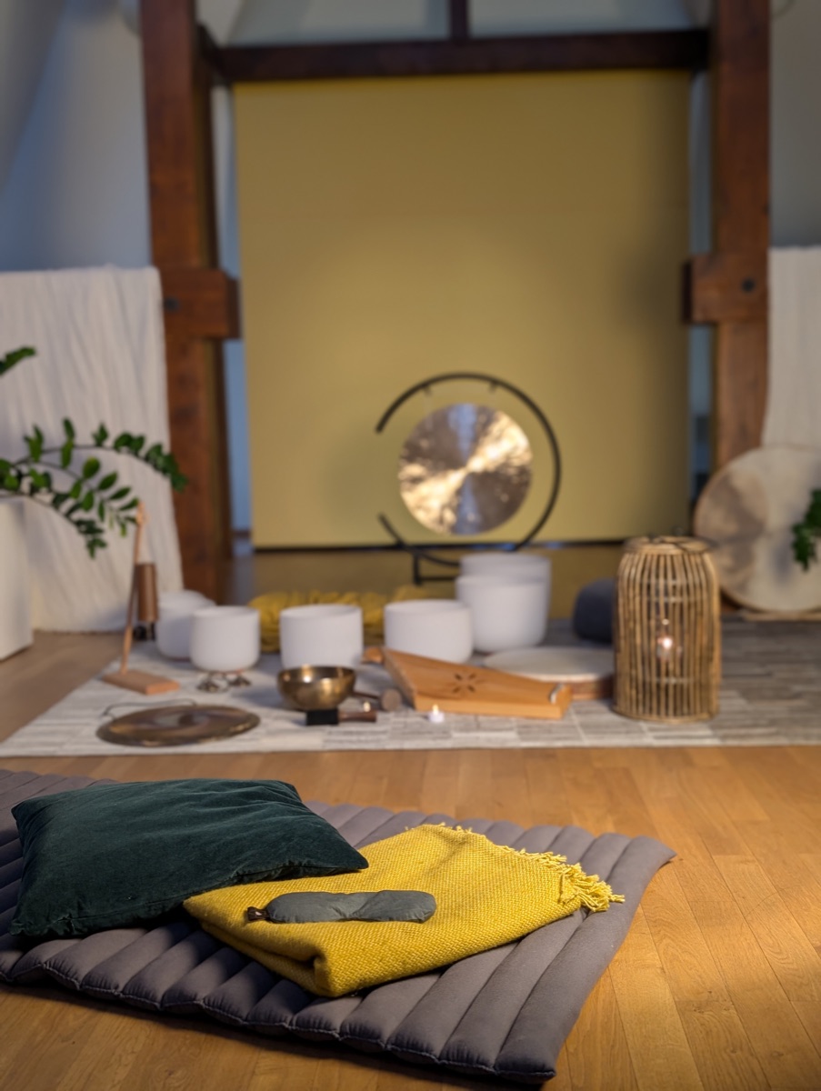 Aufbau f&uuml;r das Klangbad mit Decke und Matte